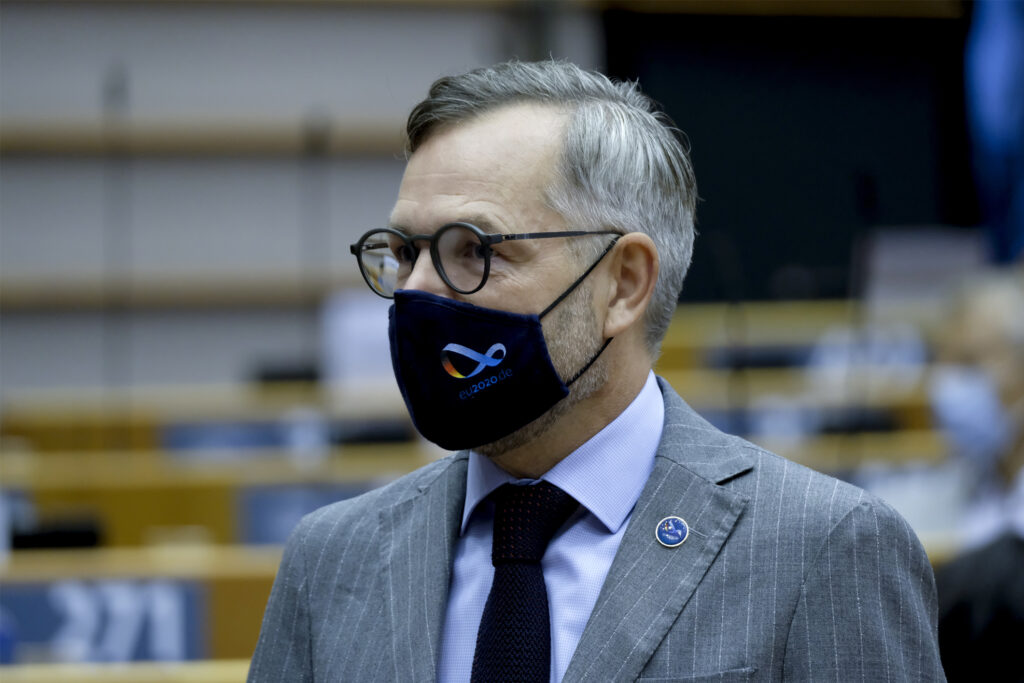 Trade Ministers Ready Deal to Lower China Dependence